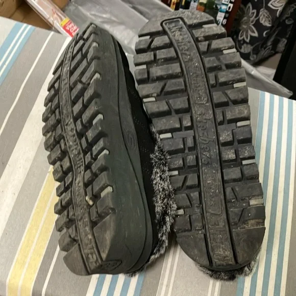 Skechers Black Faux Fur Lined Mules - Picture 4 of 4